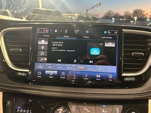 Used 2023 Chrysler Pacifica Limited image 28