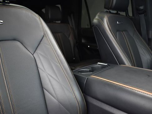 Used 2024 Ford Expedition Platinum image 27