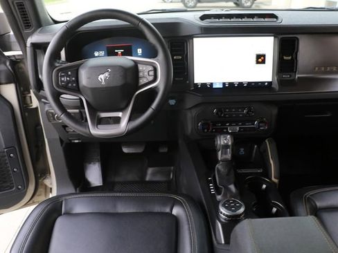 Used 2025 Ford Bronco Badlands AWD/4WD image 18