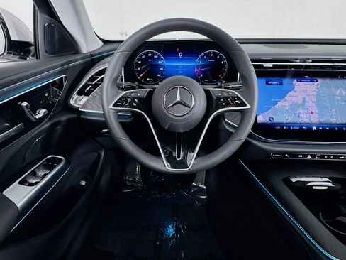 New 2025 Mercedes-Benz E 350 4MATIC Sedan image 4