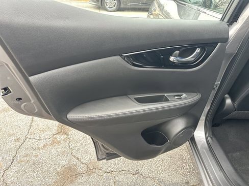 Used 2022 Nissan Rogue Sport SV w/ Technology Package image 26