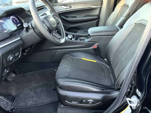 New 2026 Jeep Grand Cherokee Laredo image 7