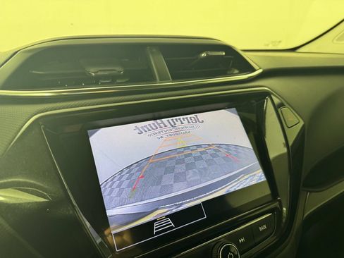 Used 2023 Chevrolet TrailBlazer LT w/ Convenience Package FWD image 3