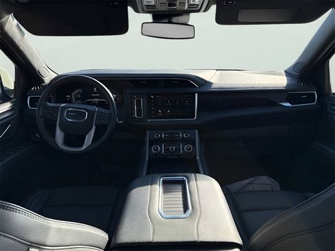 Used 2024 GMC Yukon XL Denali image 12