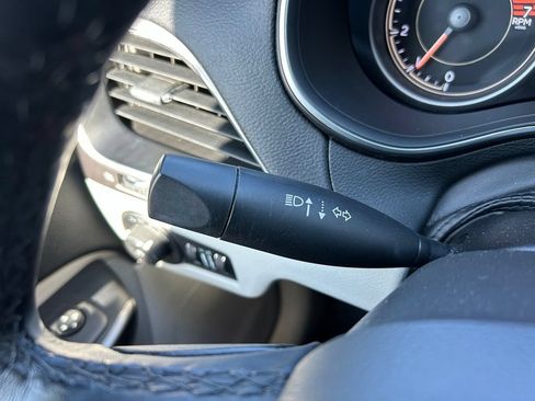 Used 2021 Jeep Cherokee Latitude Plus FWD image 46