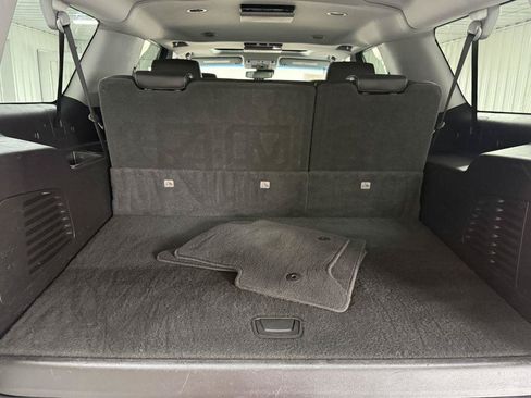 Used 2018 Chevrolet Suburban Premier AWD/4WD image 32