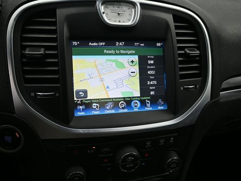 Used 2014 Chrysler 300 C w/ Light Group image 19