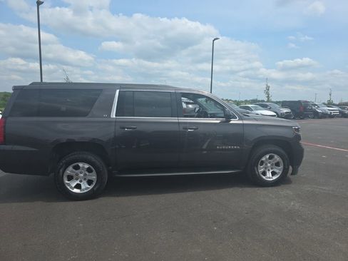 Used 2018 Chevrolet Suburban LT RWD image 4