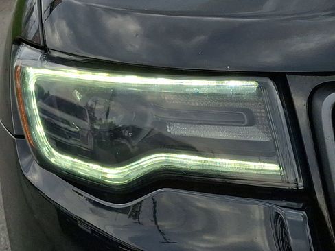 Used 2018 Jeep Grand Cherokee Trailhawk w/ Trailhawk Luxury Group image 9