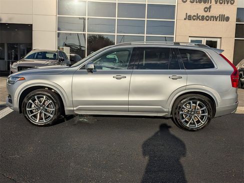 Used 2018 Volvo XC90 T6 Momentum w/ Convenience Package image 10