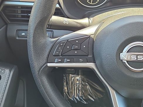 Used 2024 Nissan Altima 2.5 SV FWD image 19