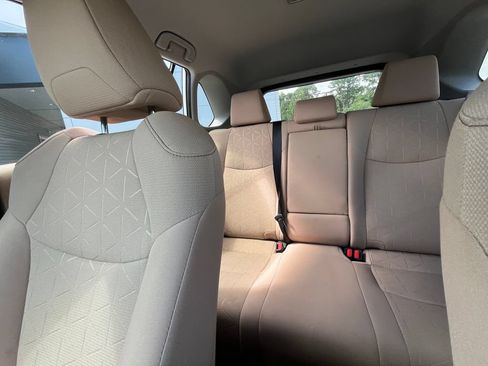 Used 2021 Toyota RAV4 XLE FWD image 17