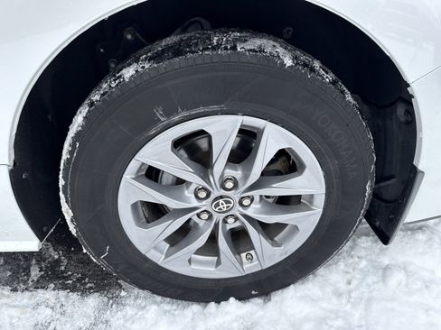 Used 2023 Toyota Sienna XLE image 6