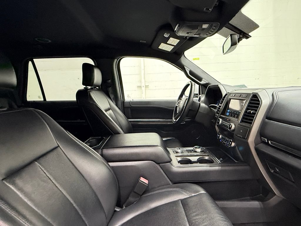 Used 2019 Ford Expedition XLT w/ Equipment Group 202A AWD/4WD image 43