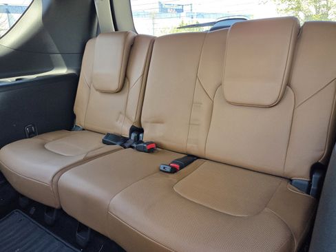 Used 2024 INFINITI QX80 Sensory image 11