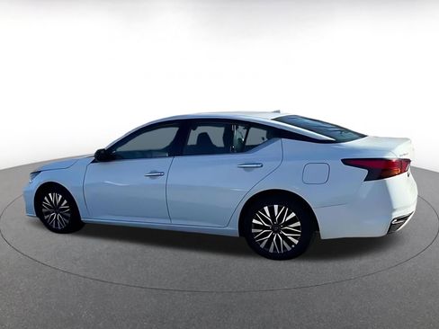 Used 2025 Nissan Altima 2.5 SV image 9