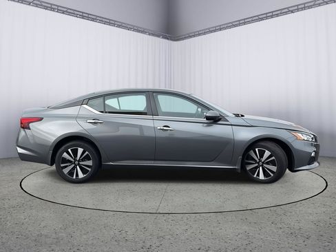 Used 2022 Nissan Altima 2.5 SV image 6