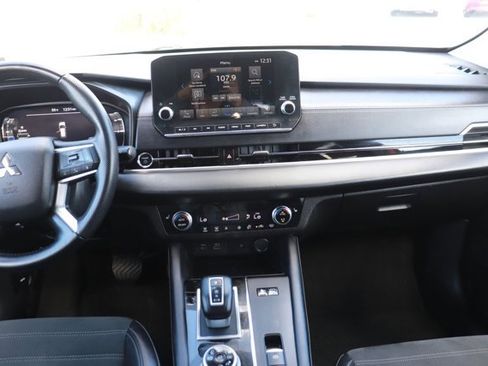 Used 2024 Mitsubishi Outlander 4WD Plug-In Hybrid image 15