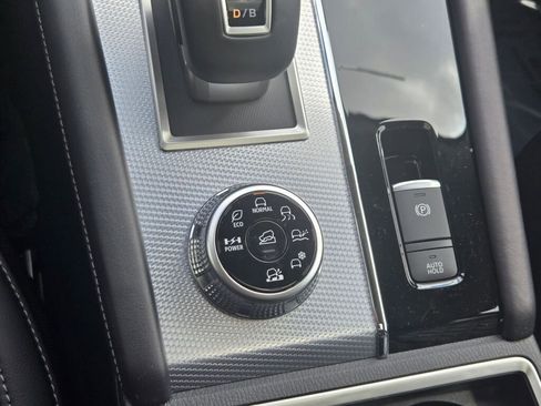 New 2025 Mitsubishi Outlander SEL image 28