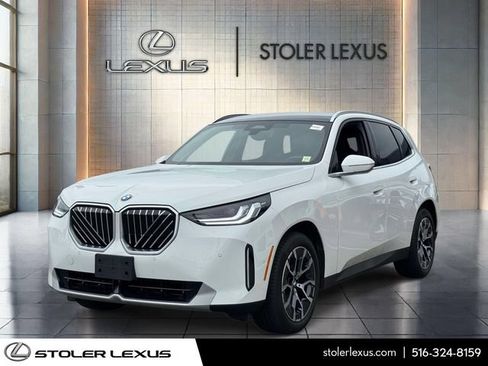 Used 2025 BMW X3 xDrive30i AWD/4WD image 3