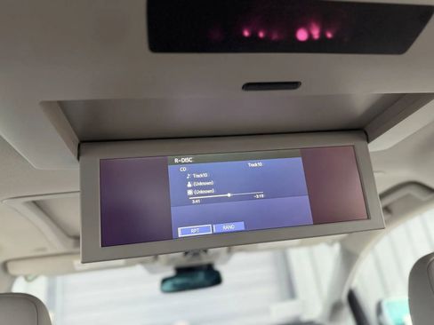 Used 2020 Toyota Sienna Limited image 41