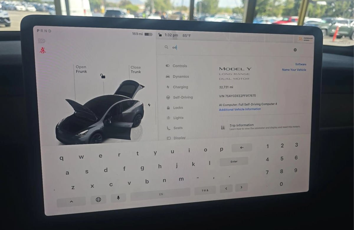 Used 2023 Tesla Model Y Long Range AWD/4WD image 2