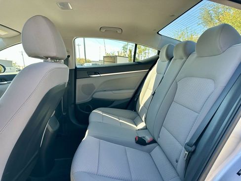 Used 2020 Hyundai Elantra SE image 10