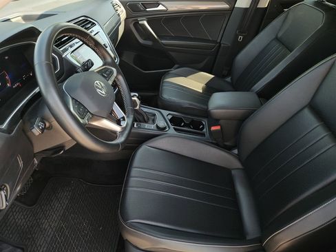 Used 2024 Volkswagen Tiguan SE AWD/4WD image 9