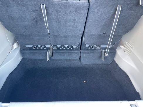 Used 2022 Chrysler Voyager LX FWD image 4