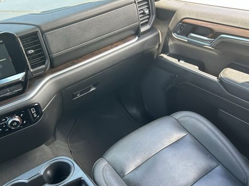 Certified 2024 GMC Sierra 1500 SLT image 17