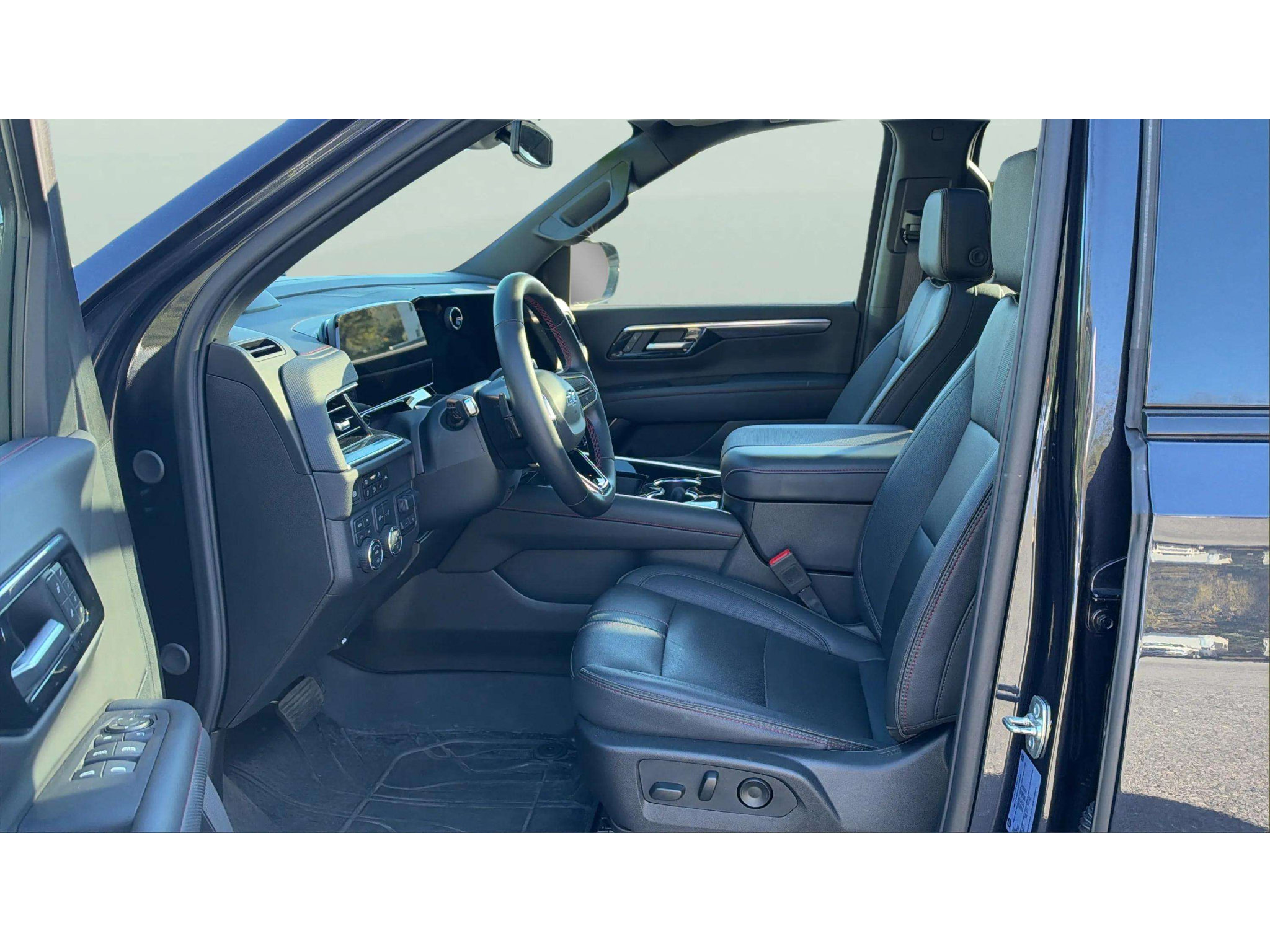 Used 2025 Chevrolet Suburban RST w/ RST Capability Package AWD/4WD image 12
