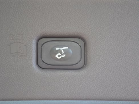 Used 2017 Lincoln MKX Reserve w/ Lincoln MKX Climate Package image 10