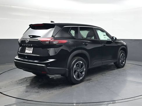 Certified 2026 Nissan Rogue SV FWD image 5