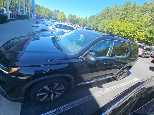 Used 2023 Honda Pilot Elite image 1
