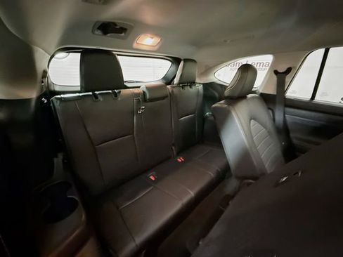 Used 2024 Toyota Highlander XLE image 32