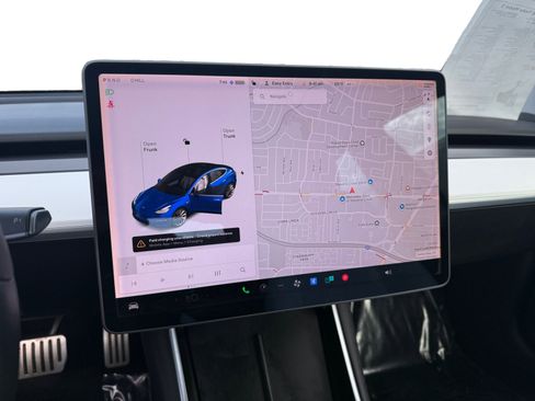 Used 2018 Tesla Model 3 Long Range image 12