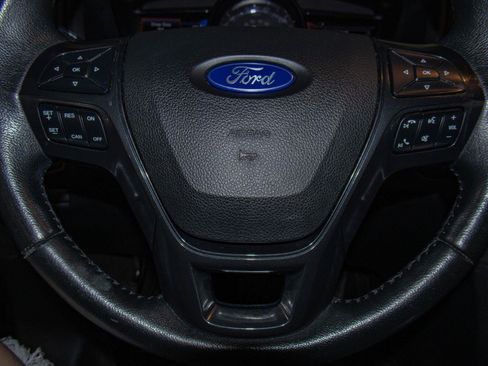 Used 2017 Ford Explorer XLT w/ Equipment Group 202A FWD image 11