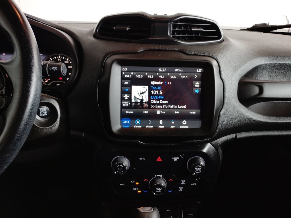 Used 2020 Jeep Renegade Altitude w/ UConnect 8.4 Nav Group FWD image 29
