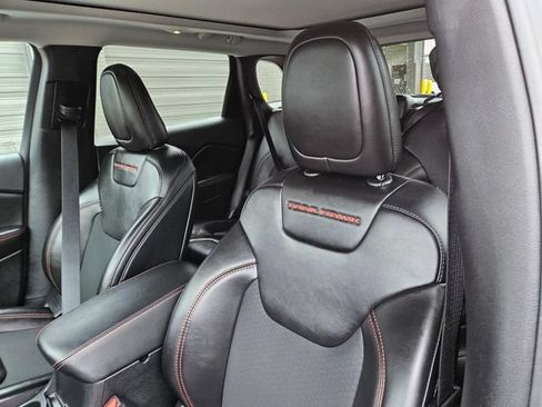 Used 2022 Jeep Cherokee Trailhawk w/ Sun, Sound & Nav Group AWD/4WD image 25