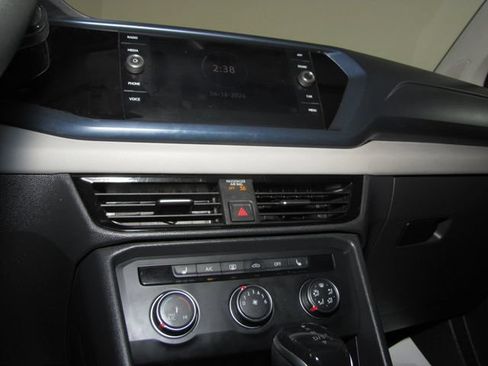 Used 2022 Volkswagen Taos SE FWD image 7