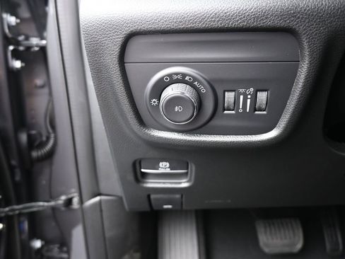 Used 2025 Jeep Grand Cherokee L Limited w/ Black Appearance Package image 25