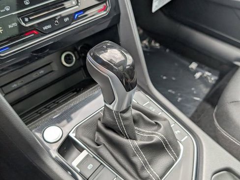 New 2026 Volkswagen Taos SE FWD image 24