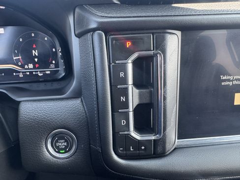 Used 2024 GMC Yukon XL Denali AWD/4WD image 24