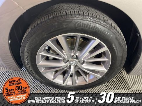 Used 2014 Toyota Corolla LE FWD image 13