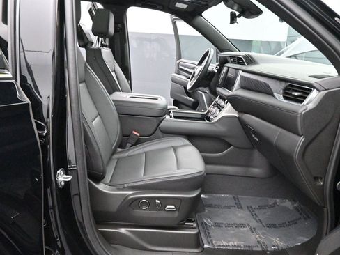 Used 2024 GMC Yukon Denali w/ Advanced Technology Package AWD/4WD image 36