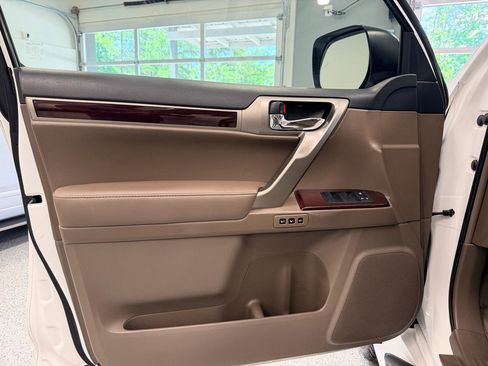 Used 2015 Lexus GX 460 Luxury AWD/4WD image 16