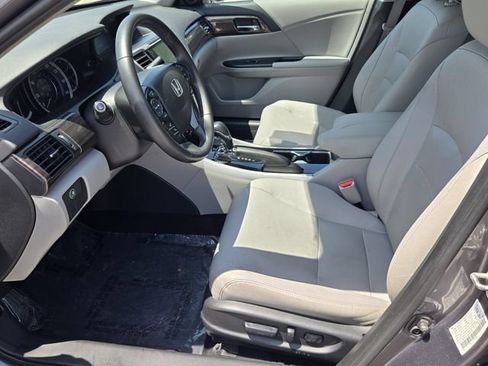Used 2017 Honda Accord EX-L image 10