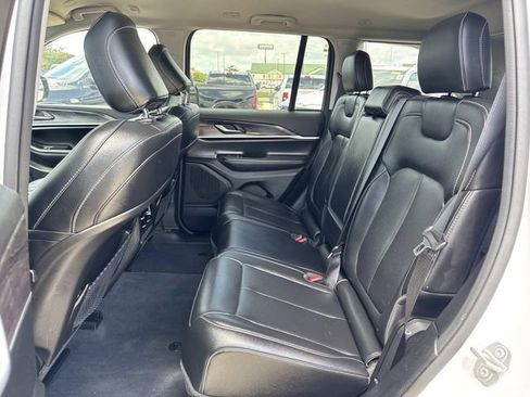 Used 2023 Jeep Grand Cherokee Limited AWD/4WD image 19