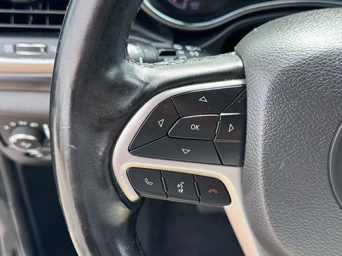 Used 2020 Jeep Grand Cherokee Laredo image 15