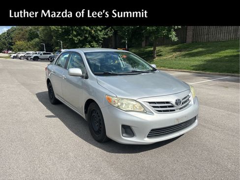 Used 2013 Toyota Corolla LE FWD image 1